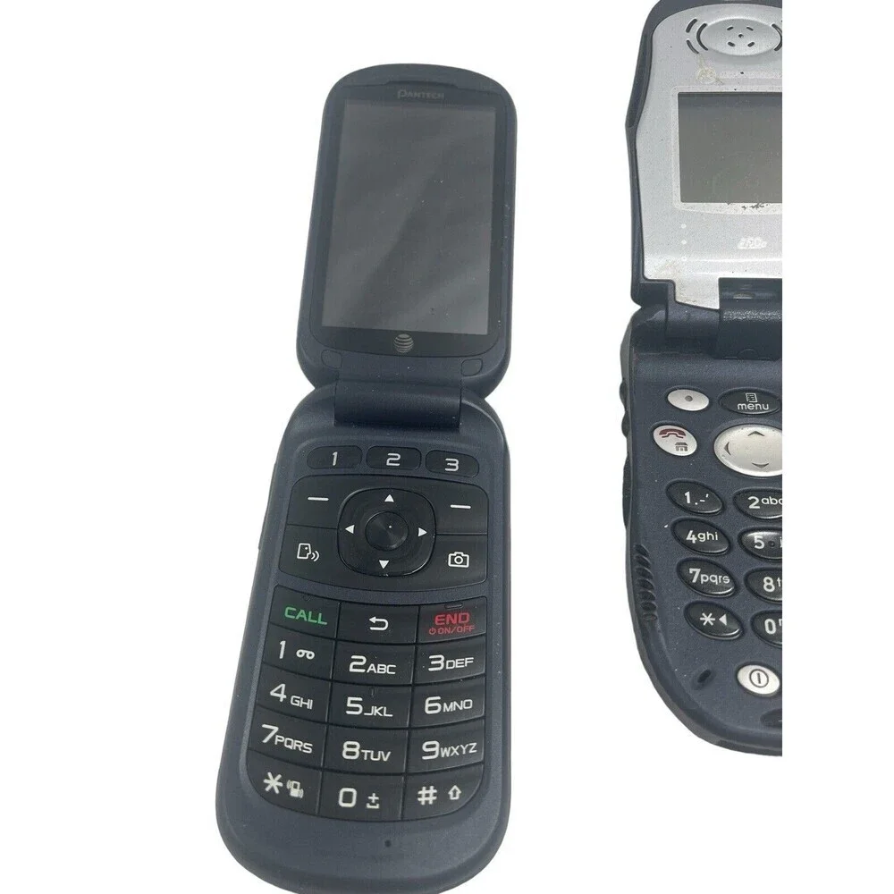 Lot 5 Vintage Cell Phone Flip Phones from Various Brands FOR PARTS, AS IS.